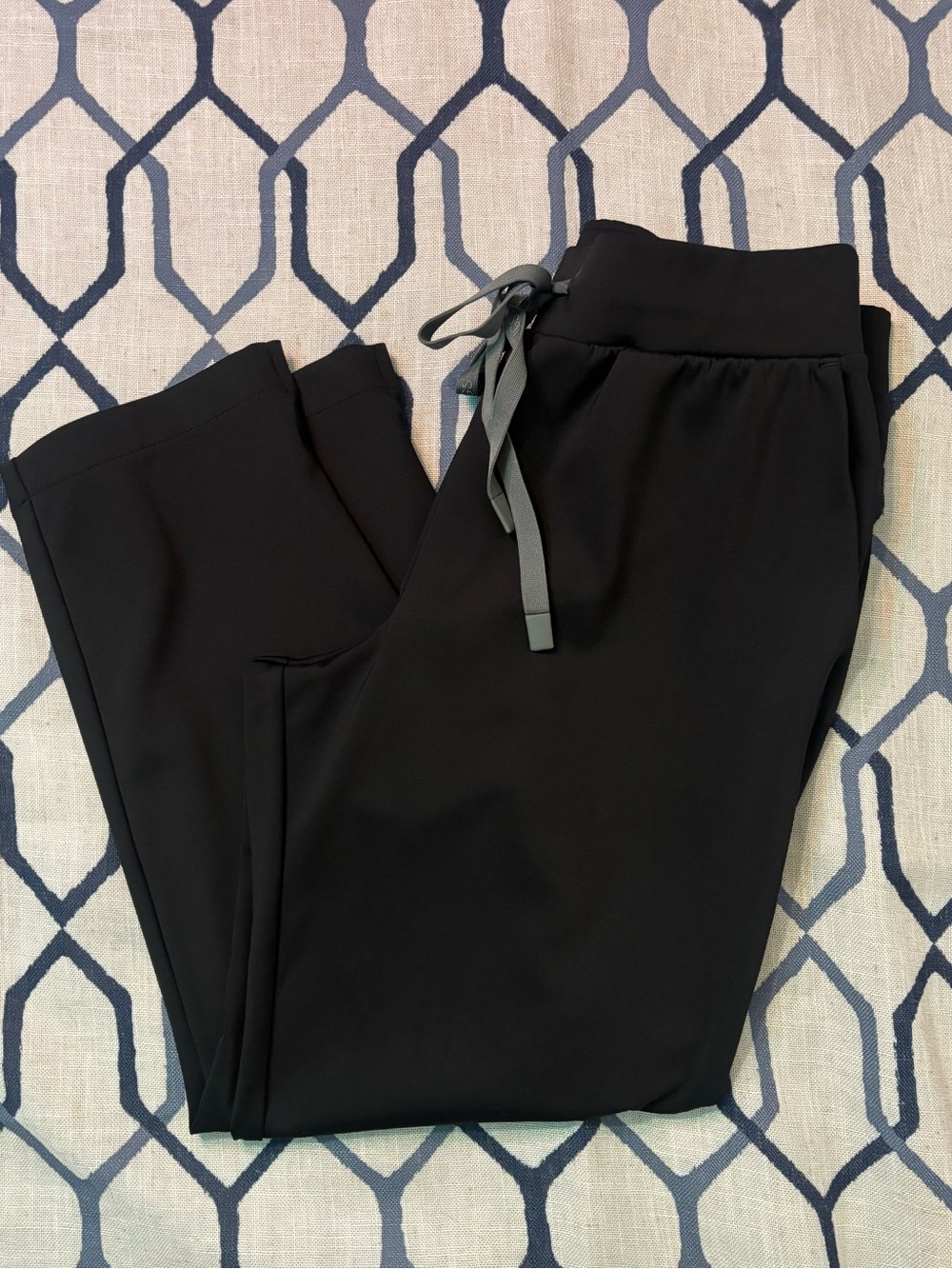 Figs Tena FORMx Slim Tapered Scrub Pants in Black, Size Medium